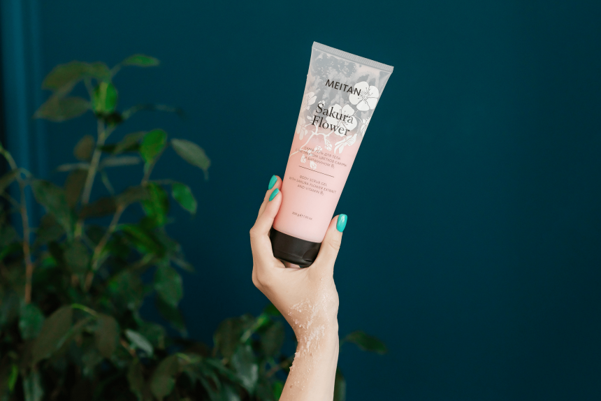 Скраб-гель для тела с экстрактом цветков сакуры и витамином B3 Si Ti MeiTan